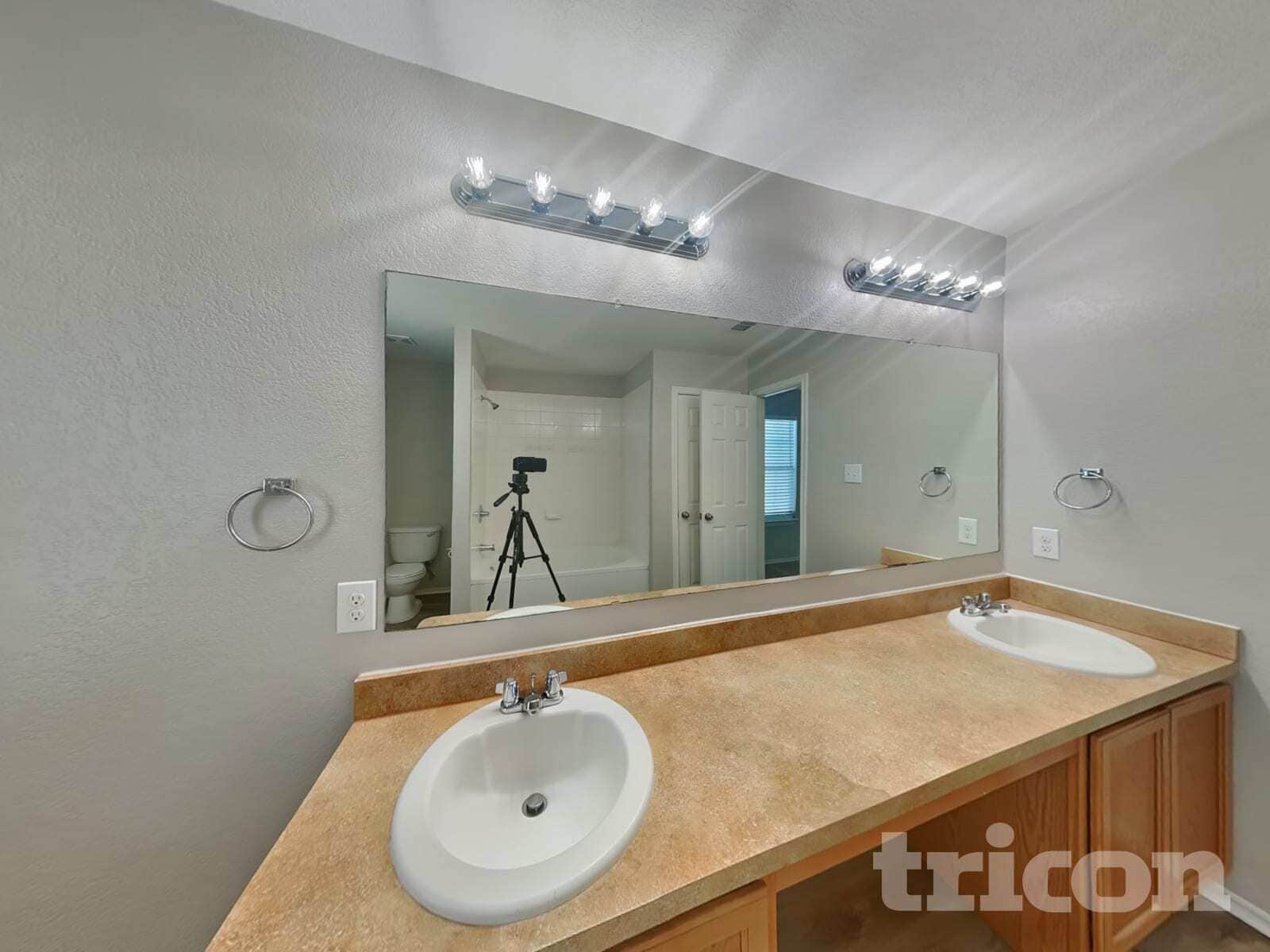 Building Photo - 160 Hinge Path