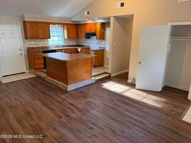 Building Photo - 8678 Yorktown Dr