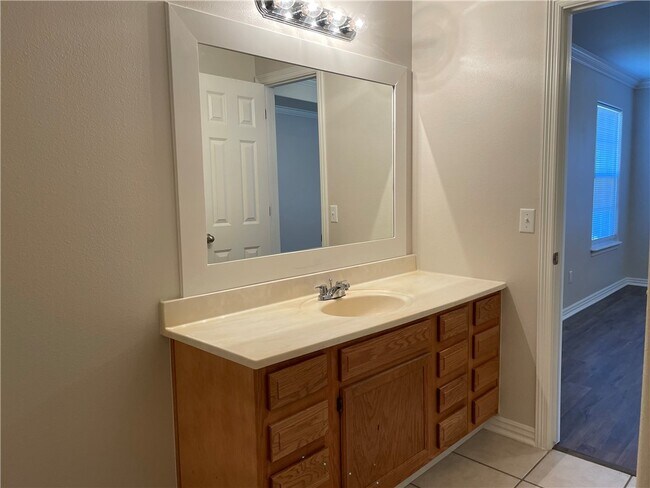 Building Photo - 3704 SW Moline Ave