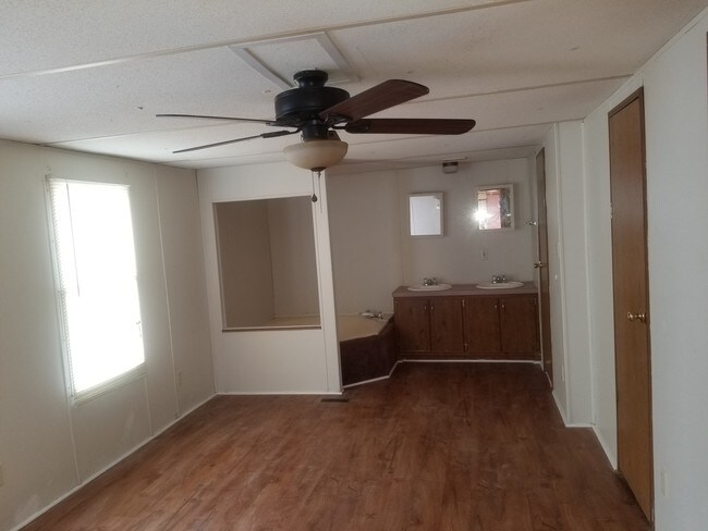 Building Photo - 1079 Reynolds Rd