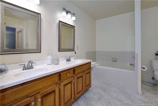 Building Photo - 5101 Salisbury Mews