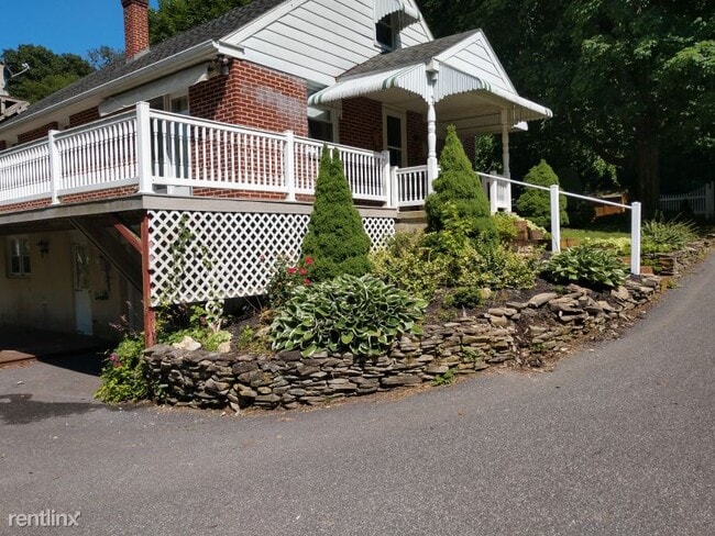 Building Photo - 3 br, 1 bath House - 7 E Miller Rd