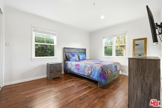 Building Photo - 15040 Hamlin St