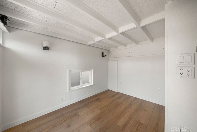 Building Photo - 518 Legion St