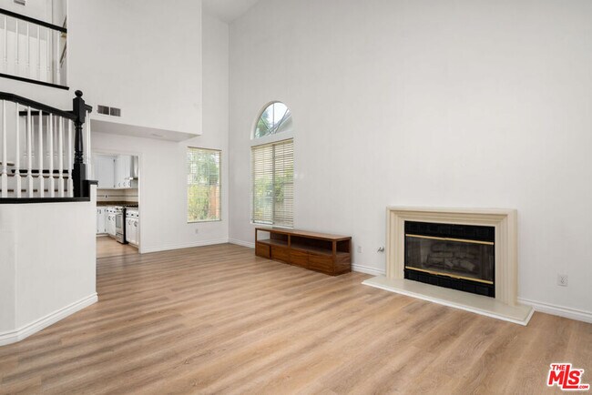 Building Photo - 10711 4 Bears Dr