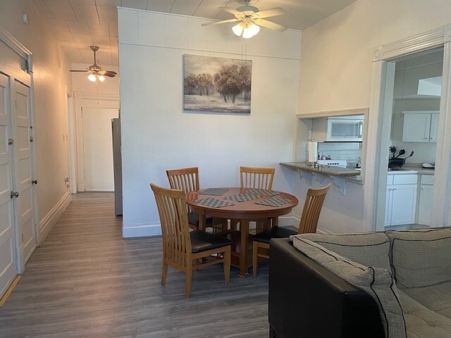 Dining Area - 701 W Poplar St