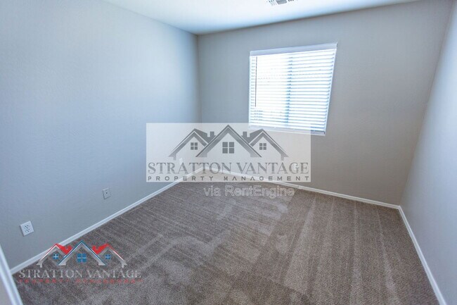 Building Photo - 10013 E Impala Ave