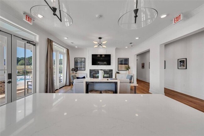 Building Photo - 10 American Ave