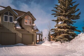 Building Photo - Powder Valley Townhome with Garage