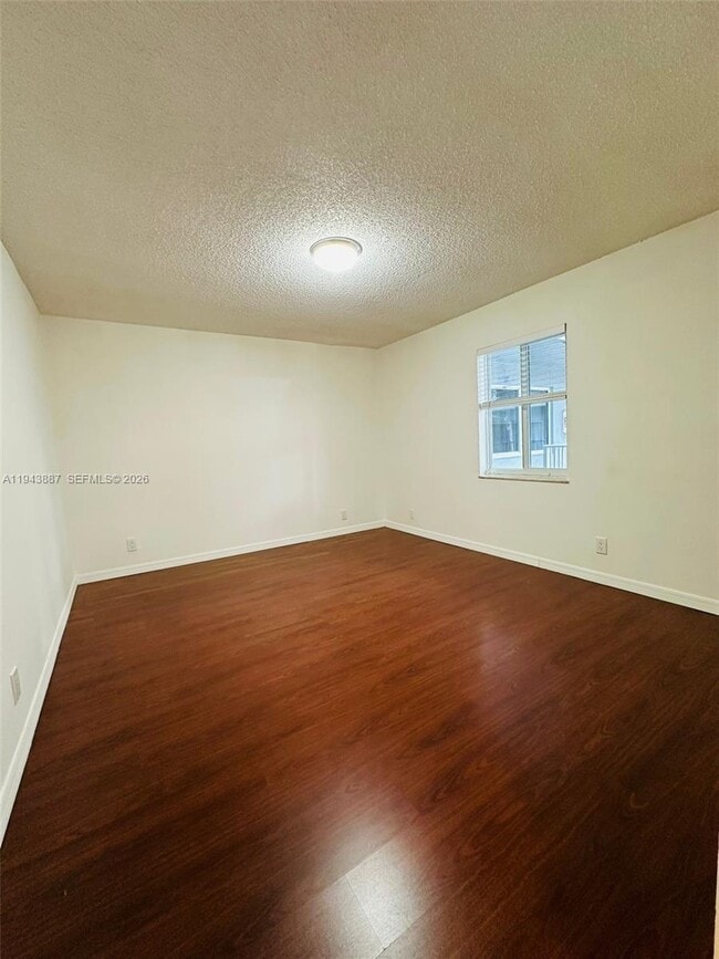 Building Photo - 414 SE 14th St