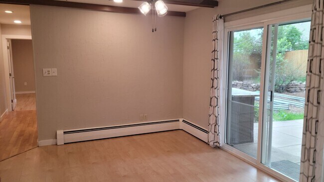 Building Photo - 3 Bed, 3 Bath with Downstairs Kitchenette ...
