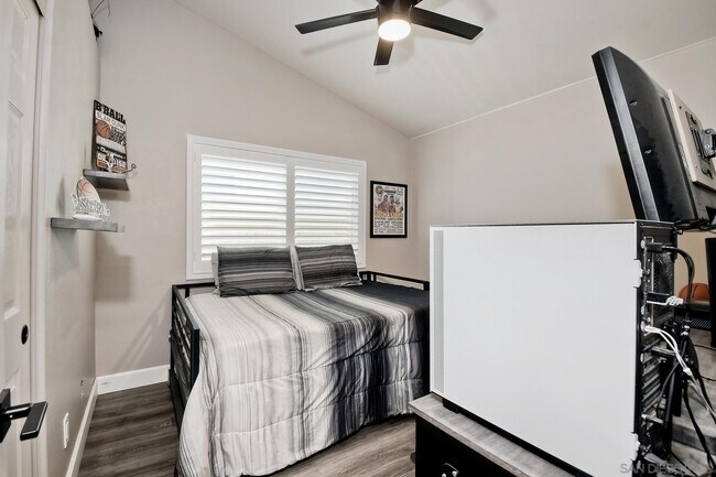 Building Photo - 3358 Lake Cir Dr