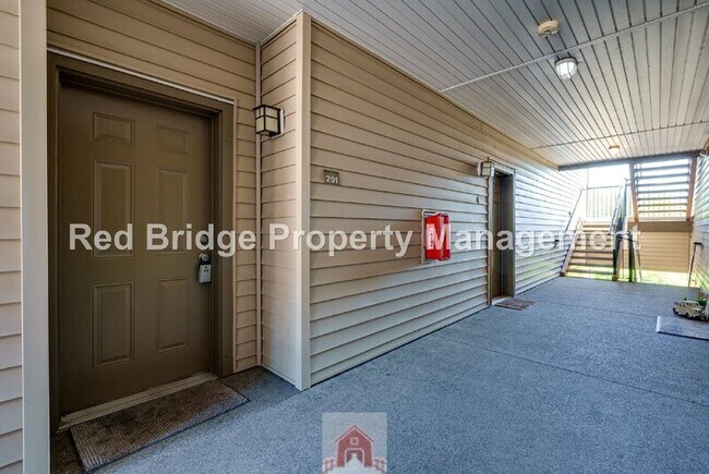 Building Photo - 10834 NE Holly St