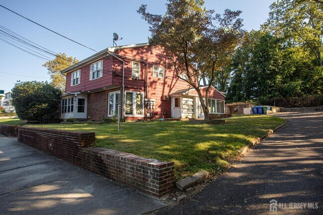 Primary Photo - 32 Heston Ave
