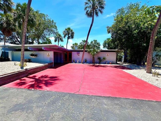 Building Photo - 234 Pine Ave