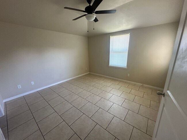 Building Photo - 4304 Ivory Ln