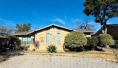 Building Photo - 2615 Gladiolus Ln