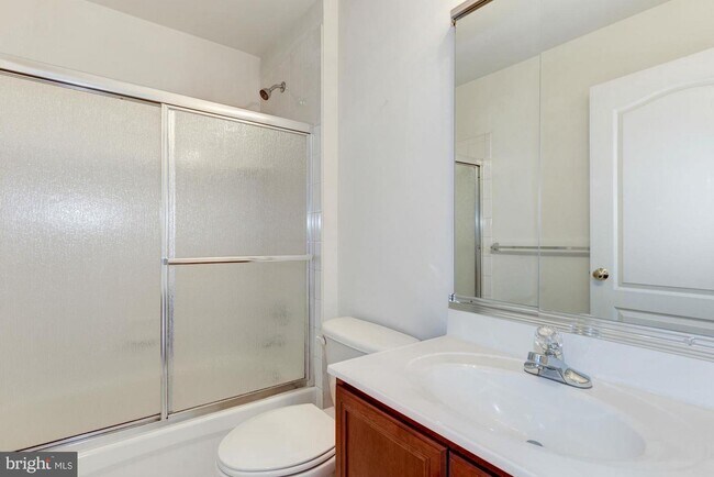 Building Photo - 22645 Upperville Heights Square