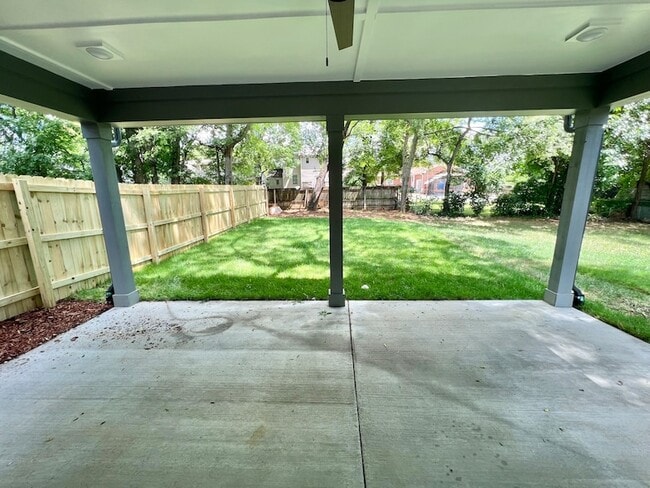 Building Photo - 953B Cahal Ave