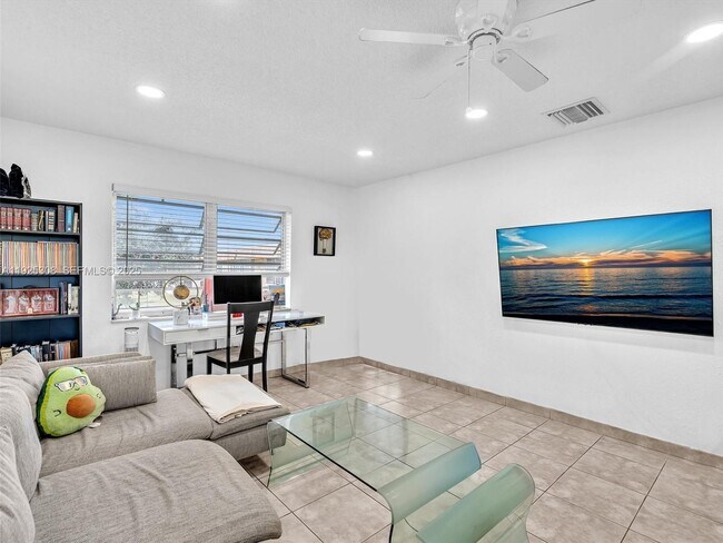 Building Photo - 5130 SW 40th Ave