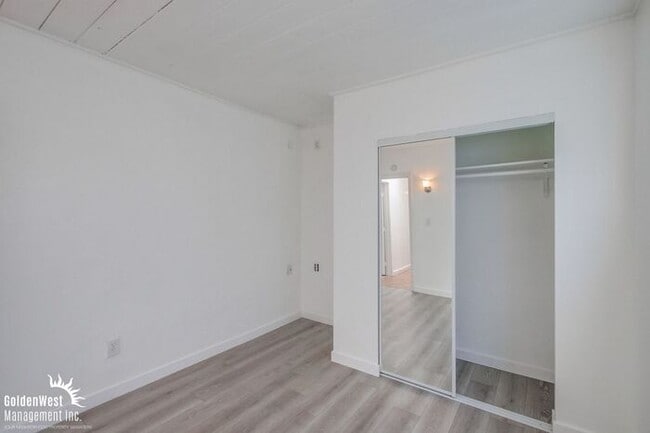 Building Photo - Modern 3Bdm 1Ba Duplex Home in Desirable Point Loma Heights Neighborhood!