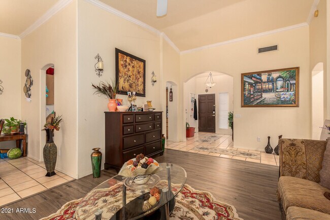 Building Photo - 542 S Cholla St
