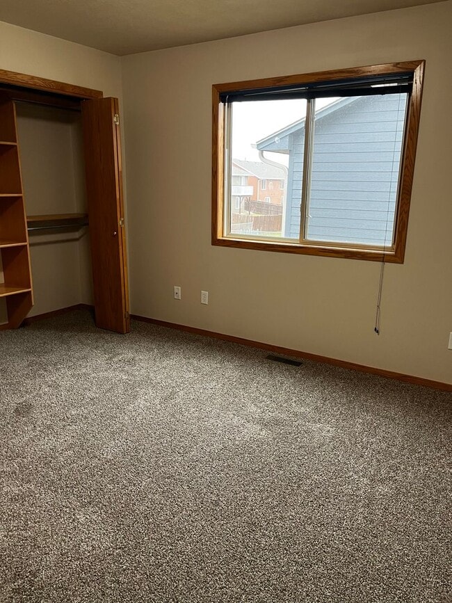 Building Photo - 5 Bed/2 Bath Rental Home on West Side!