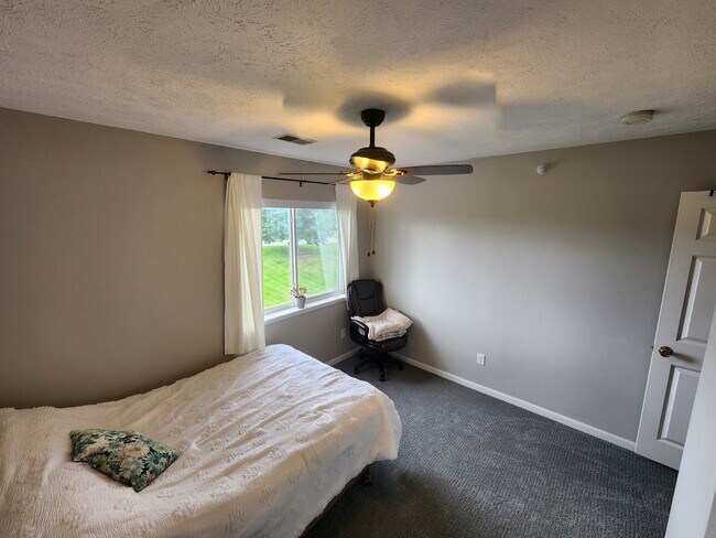 Building Photo - 8584 N Jasonville Ct SE
