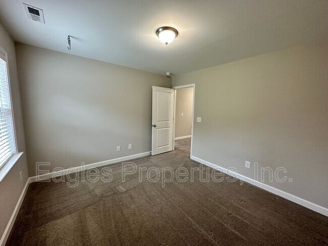 Building Photo - 451 Fallingbrook Dr