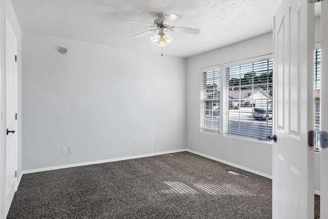 Building Photo - Spacious 3-Bedroom Home with Incredible Garage & Prime Location!