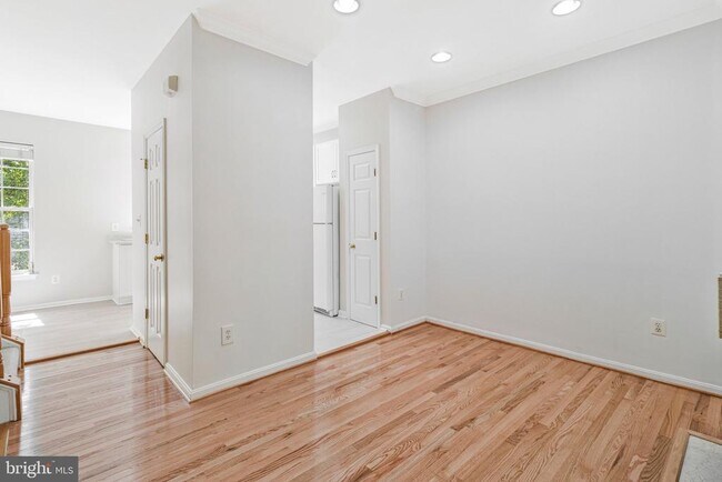 Building Photo - 6490 Tayack Pl