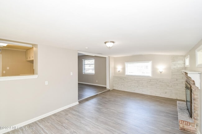 Building Photo - 6238 Green Pine Ln