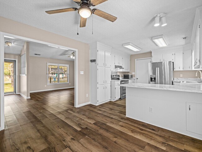 Building Photo - Willow Springs Home