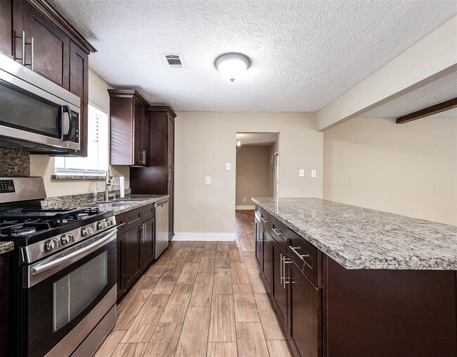 Building Photo - 10715 Elmdale Dr
