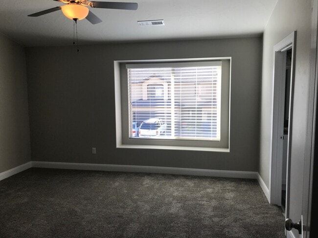 Building Photo - Townhouse In Santa Clara, Close To New Med...