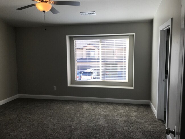 Building Photo - Very nice Townhouse in Santa Clara, with a POOL!!