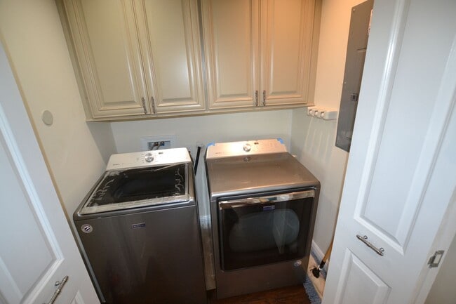 Building Photo - Newly remodeled, 3 bedroom, 2 bath home near Southern University loaded with amenities!