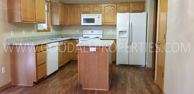 Building Photo - 4 Bedroom, 2.5 Bathroom Home in Johnston