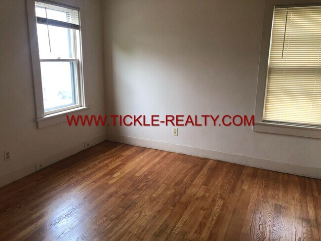 Building Photo - 219 Meigs St