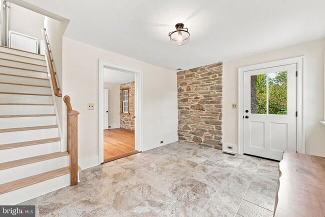 Building Photo - 5519 Hopewell Rd