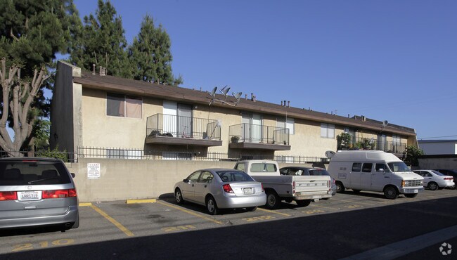 Primary Photo - Del Ray Apartments