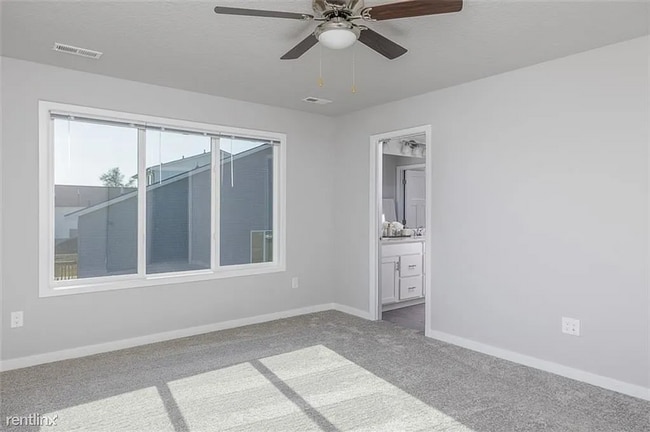 Building Photo - Great 3 Bedroom Single-Family Home in Urba...