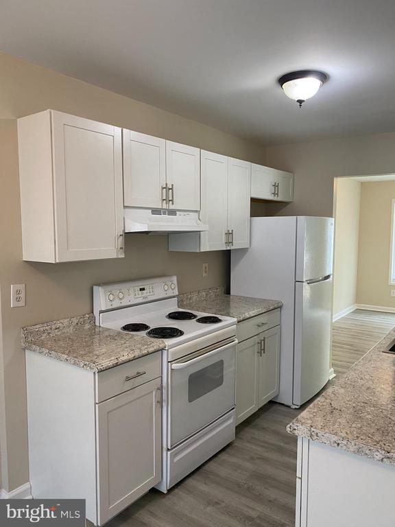 Building Photo - 2804 Cambridge Dr