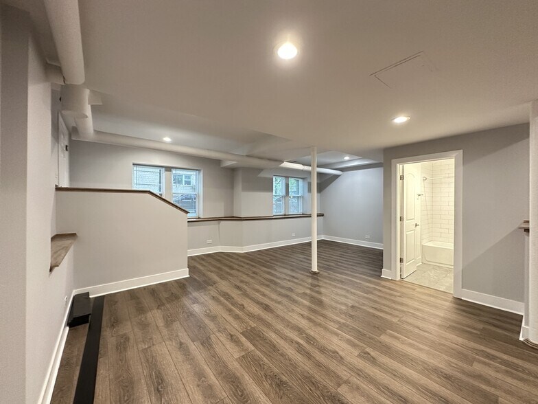 Building Photo - 5008 N Springfield Ave