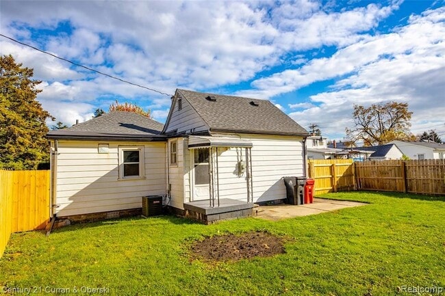 Building Photo - 26361 Parkington St