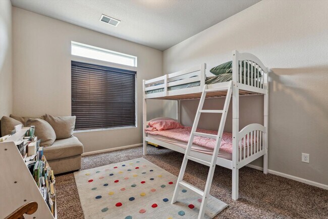 Building Photo - Beautiful 3 bedroom, 3 bath home backs to ...