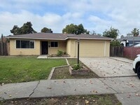 Building Photo - 4 bed 2 bath in Merced available now