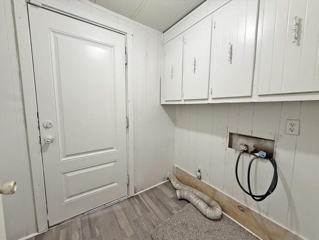 Building Photo - 6227 Forest Acre Cir N