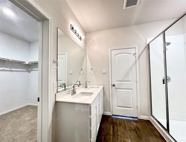 Building Photo - 467 Evergreen Sumac Lp