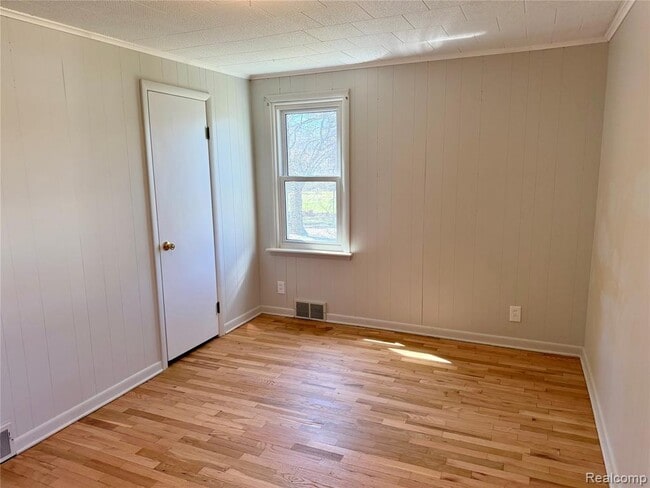 Building Photo - 413 Bridson St